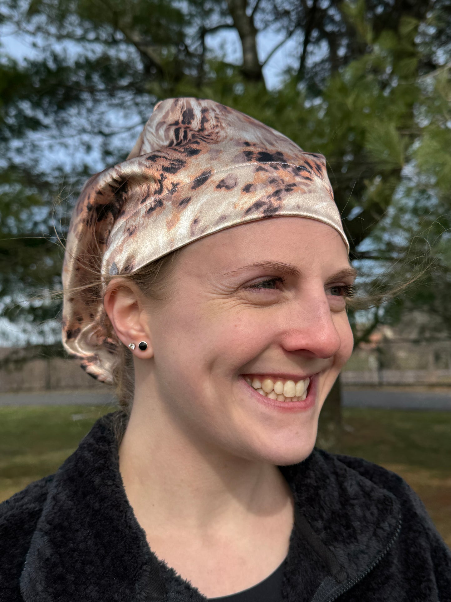 Blurred Animal Print Silky Textured Satin Charmeuse Scrub Cap - European Style