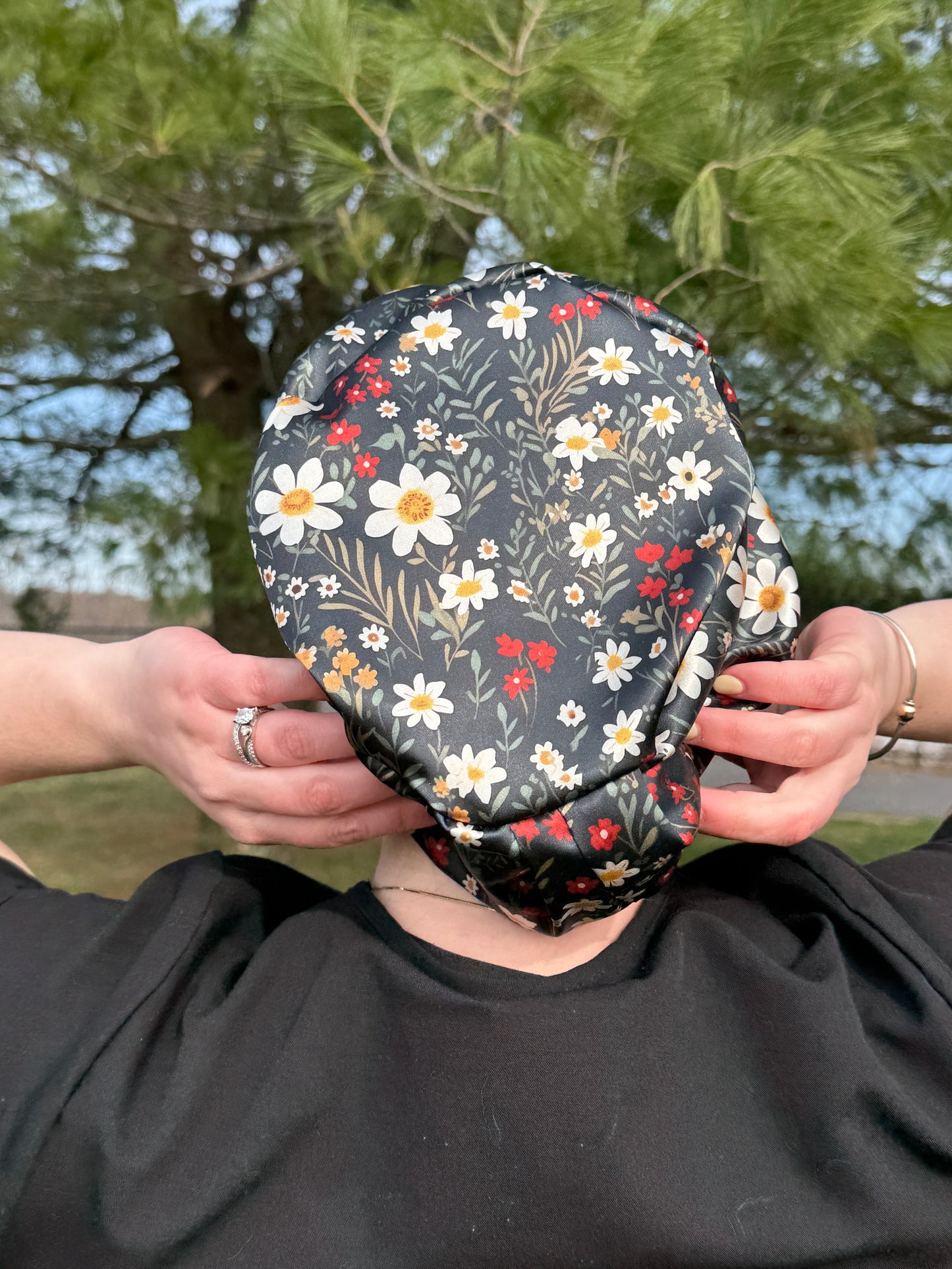 Dark Green Daisy Silky Satin Charmeuse Scrub Cap - European Style